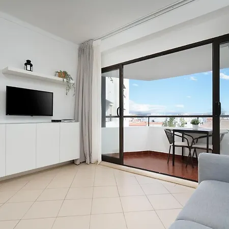Sunny W/ Balcony In By Lovelystay Apartment